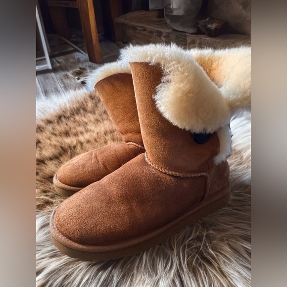 UGG Women's Bailey Button II Boot Size 7 - Picture 11 of 11